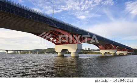 View of the Han River in Seoul 143946212
