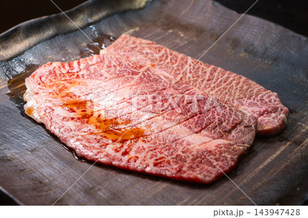 焼肉の名店「スタミナ苑」の特選ミスジ（タレ） 143947428