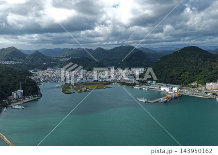静岡県下田市の下田港と市街地を捉えた空撮写真 143950162