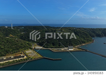 静岡県下田港の港湾施設を捉えた空撮写真 143950163