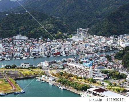 静岡県下田港と市街地を捉えた空撮写真 静岡県下田港と市街地を捉えた空撮写真 143950174