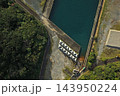 静岡県下田市の山間部ダムと貯水池を捉えた空撮写真 143950224
