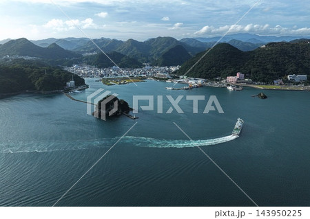 静岡県下田港と沿岸市街地を捉えた空撮写真 静岡県下田港と沿岸市街地を捉えた空撮写真 143950225