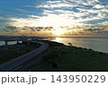 沖縄県石垣市のサザンゲートブリッジと海岸線を捉えた空撮写真 143950229