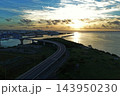 沖縄県石垣市のアーチ橋と沿岸市街地を捉えた空撮写真 143950230