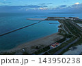 沖縄県石垣市の沿岸部と防波堤を捉えた空撮写真 143950238