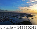 沖縄県石垣市のアーチ橋と港湾を捉えた空撮写真 143950241