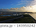 沖縄県石垣市サザンゲートブリッジと沿岸市街地の空撮写真 143950242