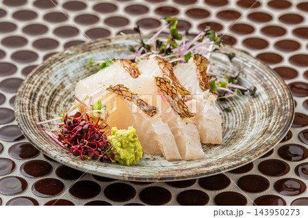 上品な旨味と甘みが広がる新鮮な「鯛のお造り(魚料理)」 上品な旨味と甘みが広がる新鮮な「鯛のお造り(魚料理)」 143950273