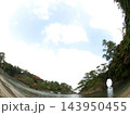 福井県若狭の高浜町にある名勝・明鏡洞を魚眼レンズで捉えたダイナミックな海岸風景 143950455