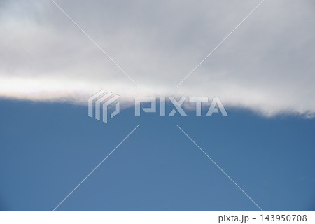 雲の隙間から見える青空 143950708