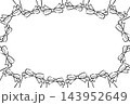 白黒プレゼントの水彩線画風囲みフレーム素材・横 143952649