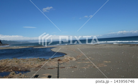 青い空と海と白い雲 青い空と海と白い雲 143956746