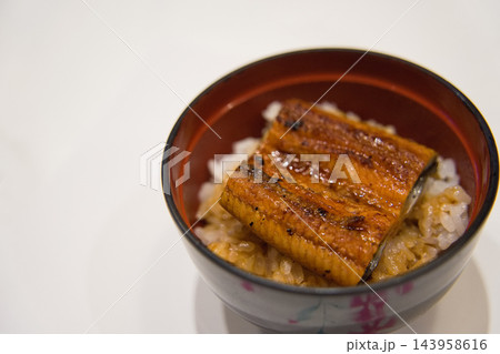 うな丼 143958616