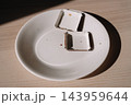 Empty white plate with paper cake cases and crumbs after eating dessert 143959644