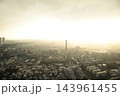 霧に包まれる都会セピア色に染まる 143961455