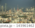 モヤに包まれる摩天楼 143961462