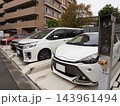 マンションの機械式駐車場と操作盤 143961494
