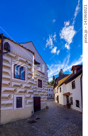 Quaint cobblestone street in Cesky Krumlov Czechia, featuring historic buildings 143968021