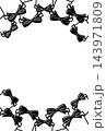 白黒プレゼントの手描き線画風囲みフレーム素材・縦 143971809
