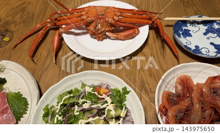 【長野県 信濃町】ログハウスの夕食 刺身、カニ、甘えび 【長野県 信濃町】ログハウスの夕食 刺身、カニ、甘えび 143975650
