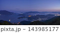 早朝の青い空と海が織りなす絶景、希望に満ちた新しい朝の幕開け 143985177