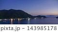 夕暮れ時のマジックアワーに染まる伊根の舟屋群と美しい空の情景 143985178