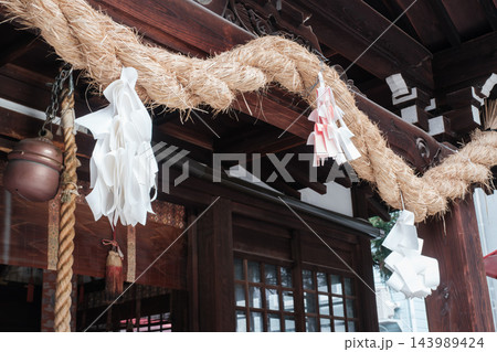 レトロな街並みが残る神戸元町の路地裏を散策 レトロな街並みが残る神戸元町の路地裏を散策 143989424