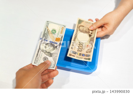 円とドル　取引き　お金 143990830