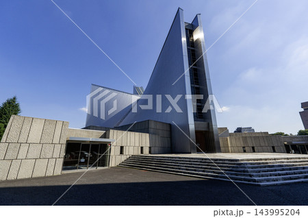 東京カテドラル聖マリア大聖堂 入口正面やや斜め 引きの画像 東京都文京区関口3丁目 東京カテドラル聖マリア大聖堂 入口正面やや斜め 引きの画像 東京都文京区関口3丁目 143995204