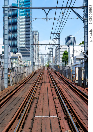 東京 南池袋 地下工事中の都電荒川線とタワーマンション 2026.07　c-1 143996968