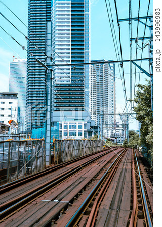 東京 南池袋 地下工事中の都電荒川線とタワーマンション 2026.07　e-4 ライトトーン 143996983