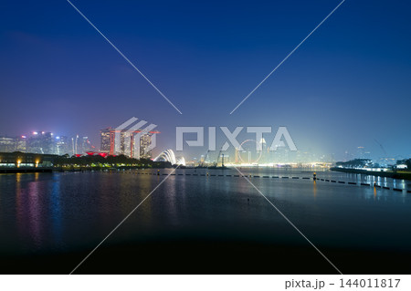シンガポール・マリーナベイの夜景 / Marina Bay, Singapore シンガポール・マリーナベイの夜景 / Marina Bay, Singapore 144011817