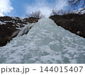 冬の北海道 網走・くじらの滝のアイスブルーの氷瀑 144015407