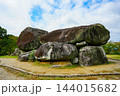 青空と緑に囲まれた飛鳥の石舞台古墳　奈良県 144015682