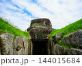 青空と緑に囲まれた飛鳥の石舞台古墳　奈良県 144015684