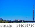 荒川土手から望むスカイツリー 144015710
