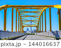 綾瀬川に架かるスカイツリーの見る鉄橋 144016637