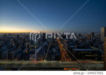 朝焼けに染まる大阪市・御堂筋の都市パノラマ【大阪朝景写真】 朝焼けに染まる大阪市・御堂筋の都市パノラマ【大阪朝景写真】 144017081