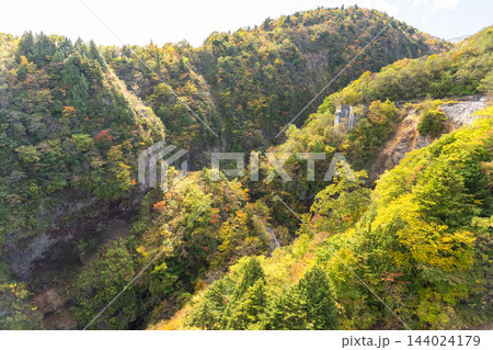 秋の不動沢渓谷の自然風景・磐梯吾妻スカイライン 144024179