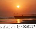 湘南鵠沼海岸  綺麗な夕陽 144026117