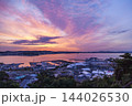 湘南江の島  朝焼け空と湘南港 144026530
