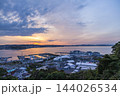 湘南江の島  朝陽が昇る前の空と湘南港 144026534