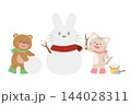 雪だるまをつくる動物たち 144028311