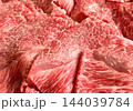 黒毛和牛の小間切れ肉 144039784