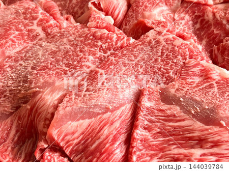 黒毛和牛の小間切れ肉 黒毛和牛の小間切れ肉 144039784