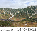 秋色に染まり始めた立山景色 144048012