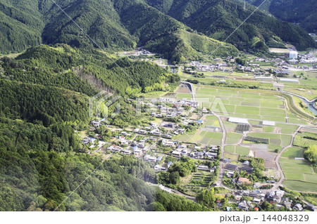大龍寺ロープウェイからの眺め 徳島の山並み 合間に那賀町の集落が見える 144048329