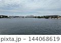 夕照橋から望む平潟湾の穏やかな水面とシーサイドラインの高架橋が広がる景観 - 横浜市金沢区, 神奈川 144068619