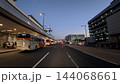 夕暮れ時の羽田空港第2ターミナル出発階アプローチ道路と車寄せの車載風景 - 大田区, 東京都, 日本 144068661